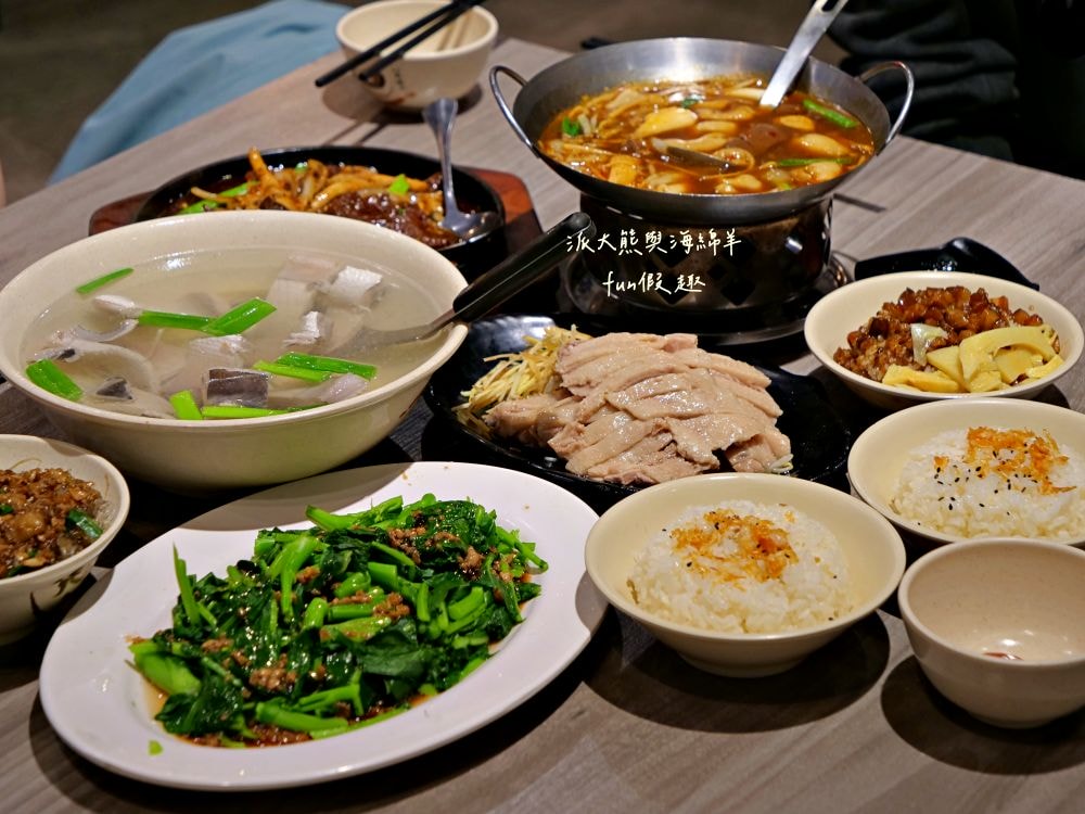 大世紀無骨鵝肉｜臺中大里聚餐推薦，招牌無骨鵝肉鮮嫩肥美，搭配特調醬料超犯規，提供各類平價熱炒，海產、鮮魚、火鍋、黑白切等種類，餐點品項應有盡有!!!環境乾淨簡約，1995年創立至今～