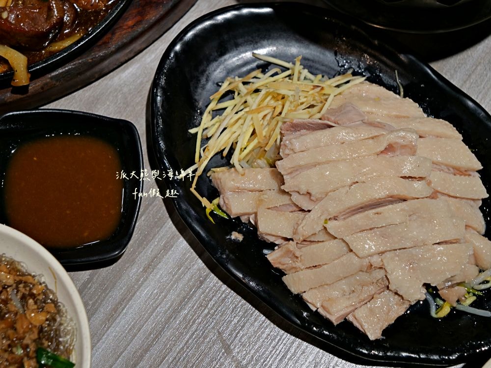 大世紀無骨鵝肉｜臺中大里聚餐推薦，招牌無骨鵝肉鮮嫩肥美，搭配特調醬料超犯規，提供各類平價熱炒，海產、鮮魚、火鍋、黑白切等種類，餐點品項應有盡有!!!環境乾淨簡約，1995年創立至今～