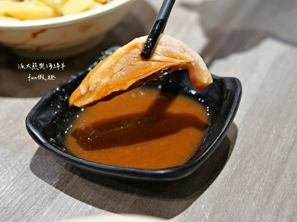 大世紀無骨鵝肉｜臺中大里聚餐推薦，招牌無骨鵝肉鮮嫩肥美，搭配特調醬料超犯規，提供各類平價熱炒，海產、鮮魚、火鍋、黑白切等種類，餐點品項應有盡有!!!環境乾淨簡約，1995年創立至今～