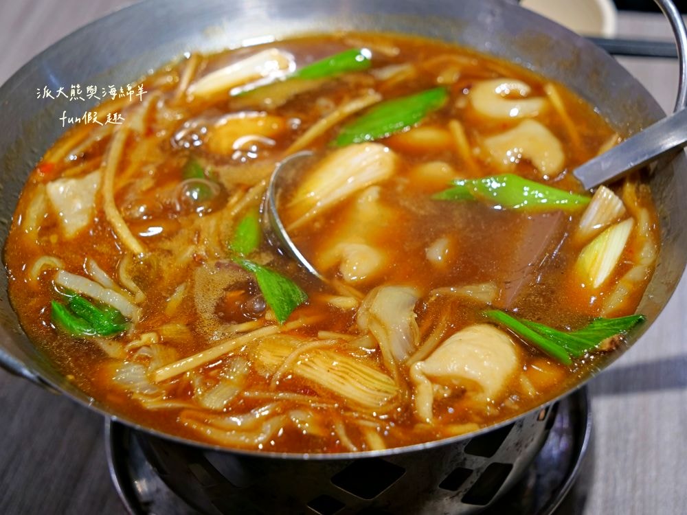 大世紀無骨鵝肉｜臺中大里聚餐推薦，招牌無骨鵝肉鮮嫩肥美，搭配特調醬料超犯規，提供各類平價熱炒，海產、鮮魚、火鍋、黑白切等種類，餐點品項應有盡有!!!環境乾淨簡約，1995年創立至今～