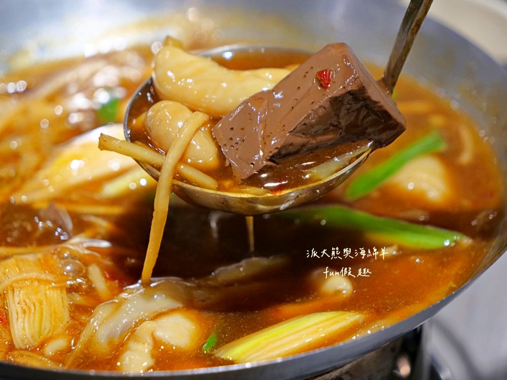 大世紀無骨鵝肉｜臺中大里聚餐推薦，招牌無骨鵝肉鮮嫩肥美，搭配特調醬料超犯規，提供各類平價熱炒，海產、鮮魚、火鍋、黑白切等種類，餐點品項應有盡有!!!環境乾淨簡約，1995年創立至今～