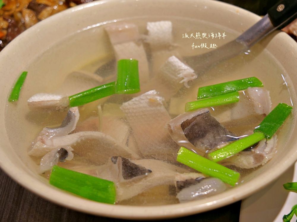 大世紀無骨鵝肉｜臺中大里聚餐推薦，招牌無骨鵝肉鮮嫩肥美，搭配特調醬料超犯規，提供各類平價熱炒，海產、鮮魚、火鍋、黑白切等種類，餐點品項應有盡有!!!環境乾淨簡約，1995年創立至今～