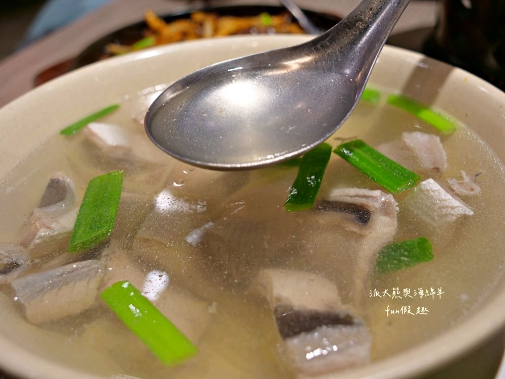 大世紀無骨鵝肉｜臺中大里聚餐推薦，招牌無骨鵝肉鮮嫩肥美，搭配特調醬料超犯規，提供各類平價熱炒，海產、鮮魚、火鍋、黑白切等種類，餐點品項應有盡有!!!環境乾淨簡約，1995年創立至今～