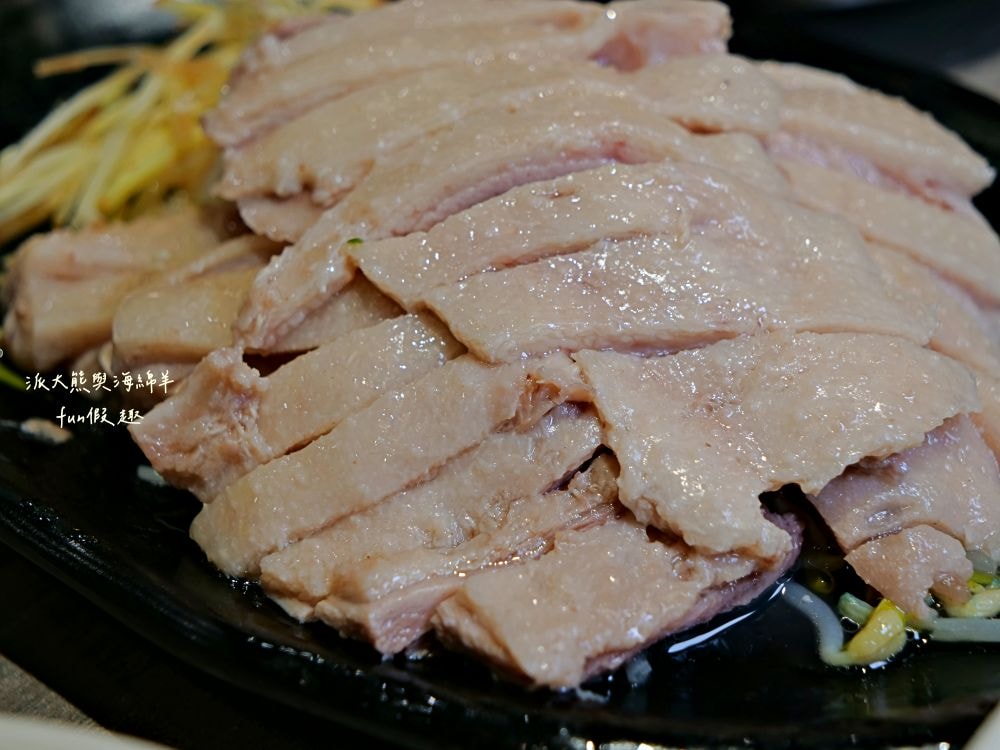 大世紀無骨鵝肉｜臺中大里聚餐推薦，招牌無骨鵝肉鮮嫩肥美，搭配特調醬料超犯規，提供各類平價熱炒，海產、鮮魚、火鍋、黑白切等種類，餐點品項應有盡有!!!環境乾淨簡約，1995年創立至今～