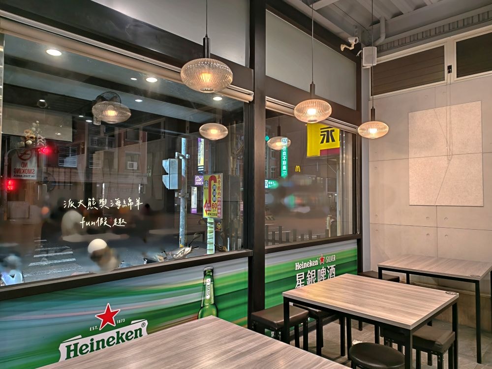 大世紀無骨鵝肉｜臺中大里聚餐推薦，招牌無骨鵝肉鮮嫩肥美，搭配特調醬料超犯規，提供各類平價熱炒，海產、鮮魚、火鍋、黑白切等種類，餐點品項應有盡有!!!環境乾淨簡約，1995年創立至今～