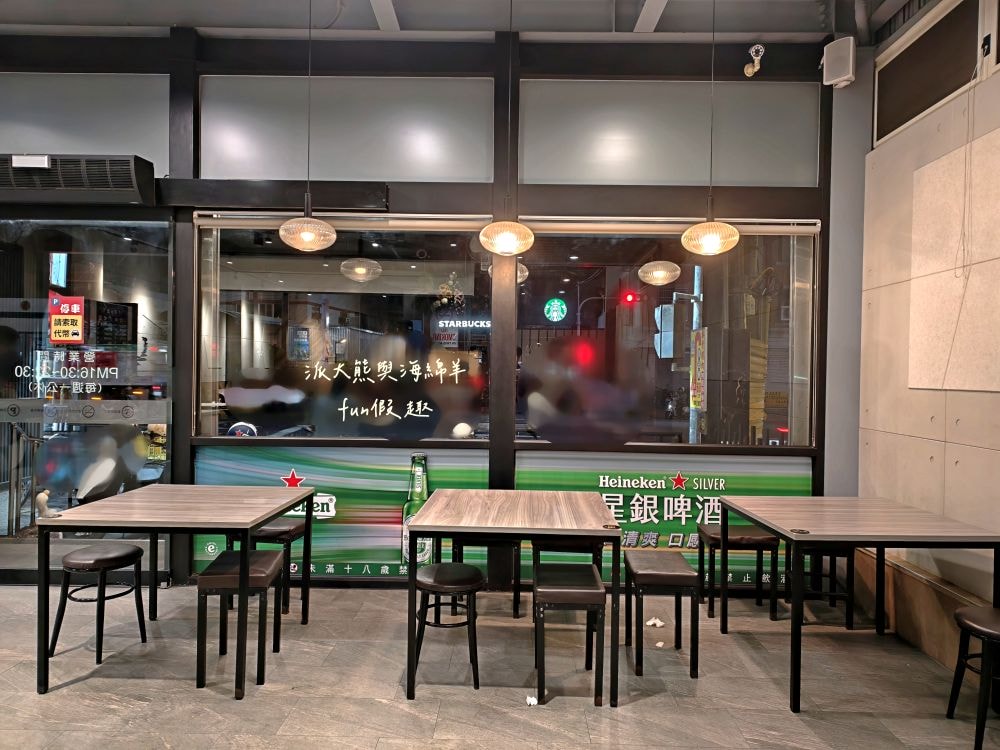 大世紀無骨鵝肉｜臺中大里聚餐推薦，招牌無骨鵝肉鮮嫩肥美，搭配特調醬料超犯規，提供各類平價熱炒，海產、鮮魚、火鍋、黑白切等種類，餐點品項應有盡有!!!環境乾淨簡約，1995年創立至今～