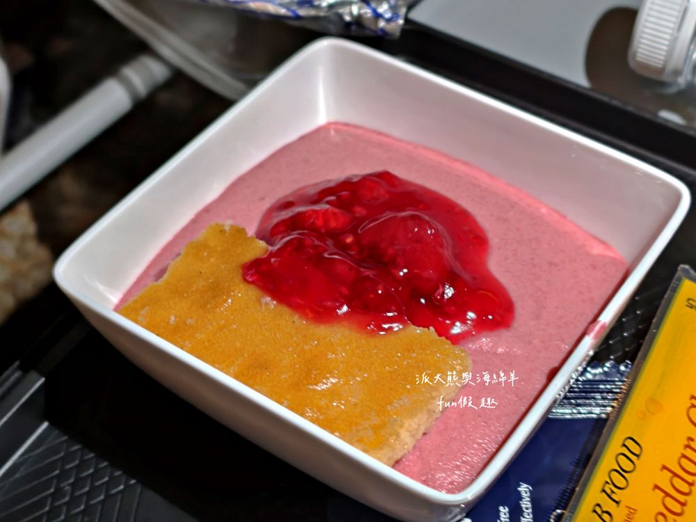 新航飛機餐全紀錄︱新加坡航空經濟艙餐點 餐食初體驗～2025春季德瑞13日夢幻跟團︱DAY1-2