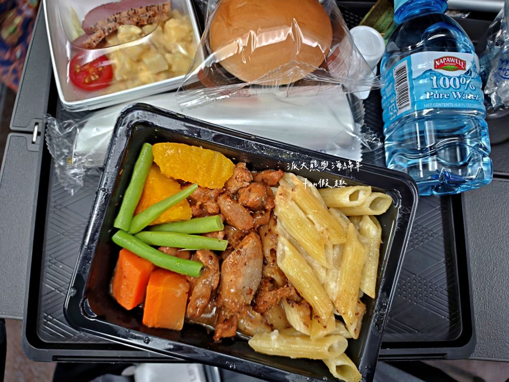 新航飛機餐全紀錄︱新加坡航空經濟艙餐點 餐食初體驗～2025春季德瑞13日夢幻跟團︱DAY1-2