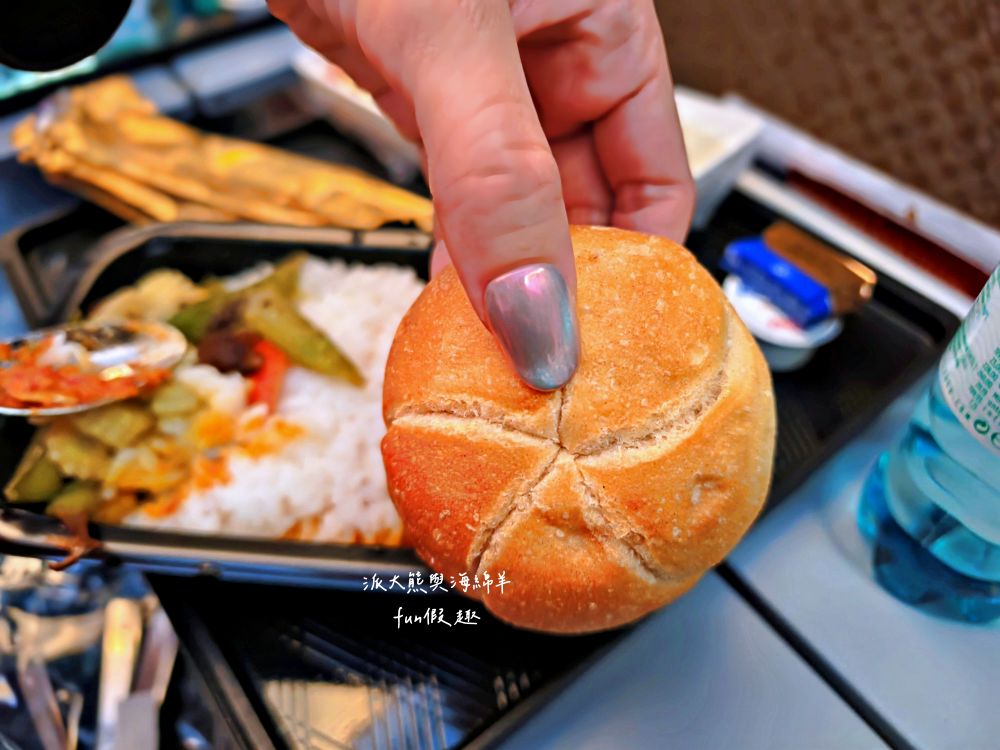 新航飛機餐全紀錄︱新加坡航空經濟艙餐點 餐食初體驗～2025春季德瑞13日夢幻跟團︱DAY1-2