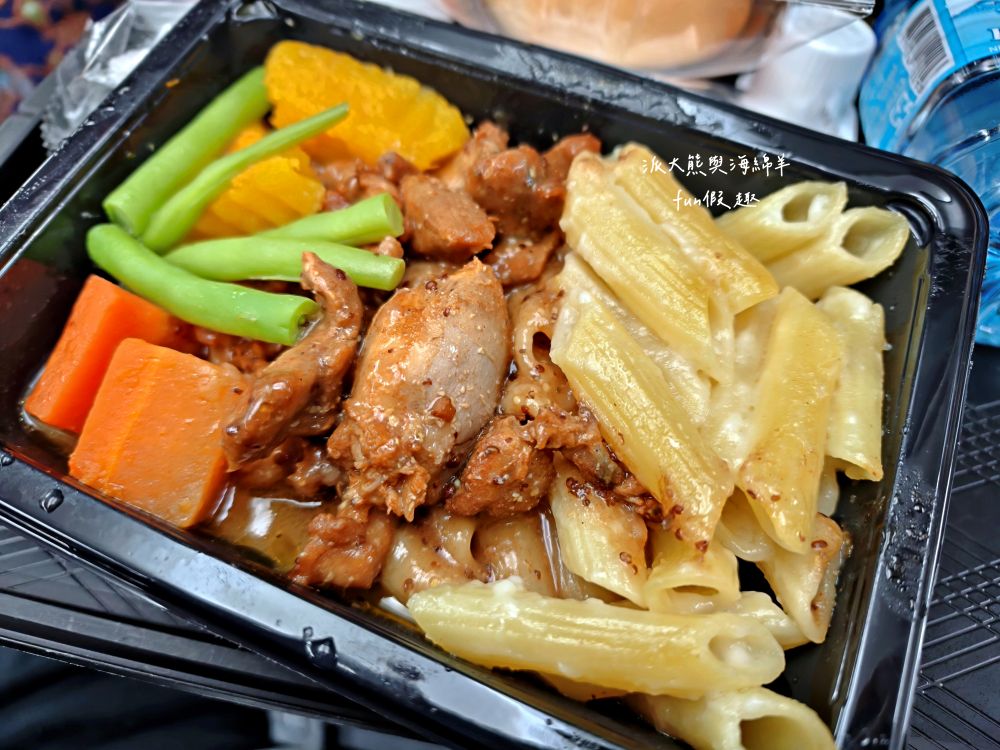 新航飛機餐全紀錄︱新加坡航空經濟艙餐點 餐食初體驗～2025春季德瑞13日夢幻跟團︱DAY1-2