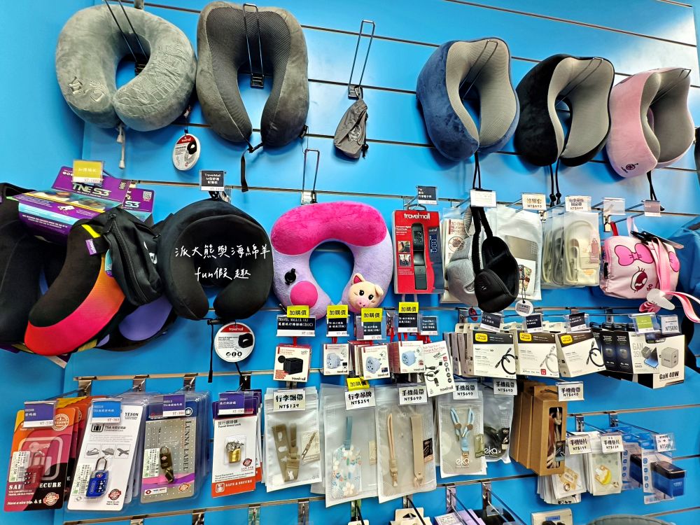 2025【桃園機場第二航廈】環亞機場貴賓室設備餐點介紹、飛買家歐洲網卡SIM卡實測分享、新加坡航空體驗及樟宜機場亮點，機場旅行必看～春季德瑞13日夢幻跟團︱DAY1-1啟程