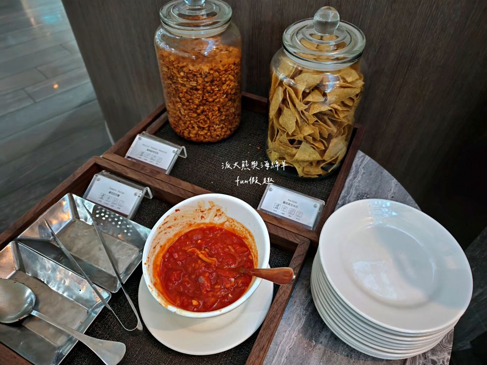 2025【桃園機場第二航廈】環亞機場貴賓室設備餐點介紹、飛買家歐洲網卡SIM卡實測分享、新加坡航空體驗及樟宜機場亮點，機場旅行必看～春季德瑞13日夢幻跟團︱DAY1-1啟程