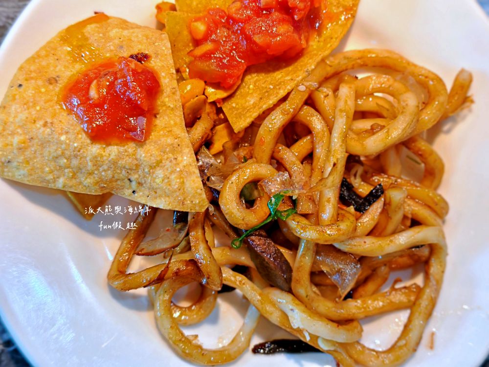 2025【桃園機場第二航廈】環亞機場貴賓室設備餐點介紹、飛買家歐洲網卡SIM卡實測分享、新加坡航空體驗及樟宜機場亮點，機場旅行必看～春季德瑞13日夢幻跟團︱DAY1-1啟程