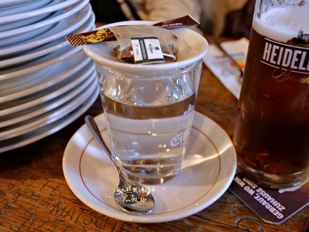 海德堡公牛餐廳︱Gasthaus “Zum Roten Ochsen”︱超過300年的老城區古老啤酒屋，每個角落散發濃厚大學城文化氣息︱春季德瑞13日夢幻跟團～DAY2-2海德堡午餐