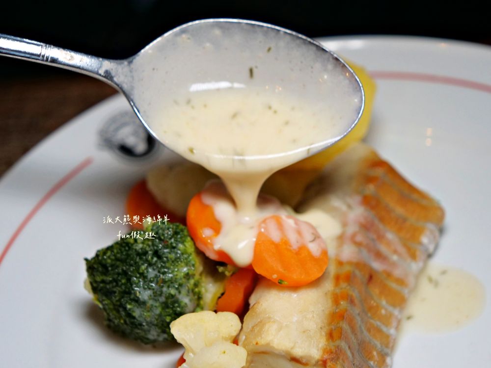 海德堡公牛餐廳︱Gasthaus “Zum Roten Ochsen”︱超過300年的老城區古老啤酒屋，每個角落散發濃厚大學城文化氣息︱春季德瑞13日夢幻跟團～DAY2-2海德堡午餐