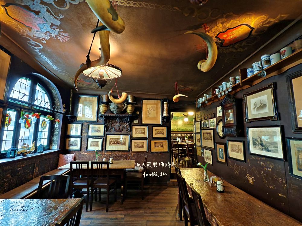 海德堡公牛餐廳︱Gasthaus “Zum Roten Ochsen”︱超過300年的老城區古老啤酒屋，每個角落散發濃厚大學城文化氣息︱春季德瑞13日夢幻跟團～DAY2-2海德堡午餐