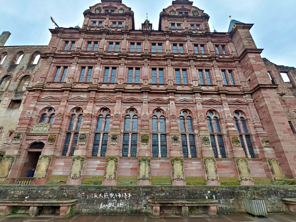 海德堡城堡（Heidelberg Castle） ︱純粹的浪漫，俯瞰內卡河與老城區，從輝煌至廢墟，訴說德國中世紀那段美麗與哀愁+交通方式攻略︱春季德瑞13日夢幻跟團～DAY2-1