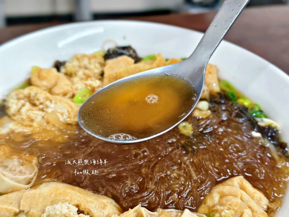 2025添上海點心肉包｜帶派大熊探訪臺中第五市場平價美食，油豆腐細粉超驚艷，還有鮮肉包、鮮竹筍包、鮮奶饅頭、豆沙包等各類點心，從早上吃到中午都可以～