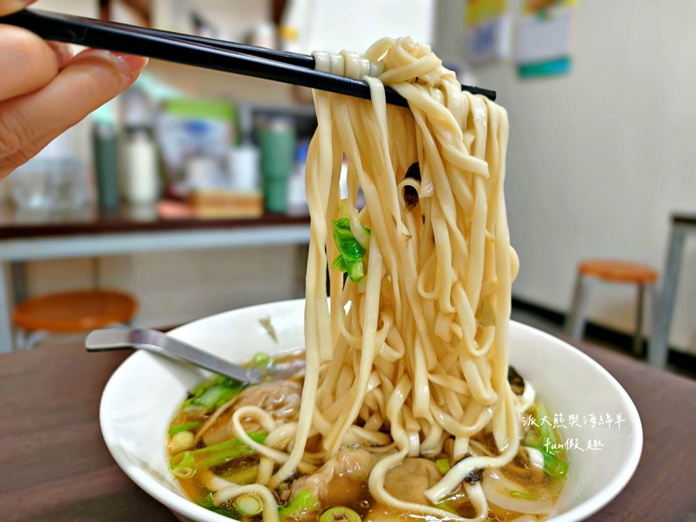 2025添上海點心肉包｜帶派大熊探訪臺中第五市場平價美食，油豆腐細粉超驚艷，還有鮮肉包、鮮竹筍包、鮮奶饅頭、豆沙包等各類點心，從早上吃到中午都可以～