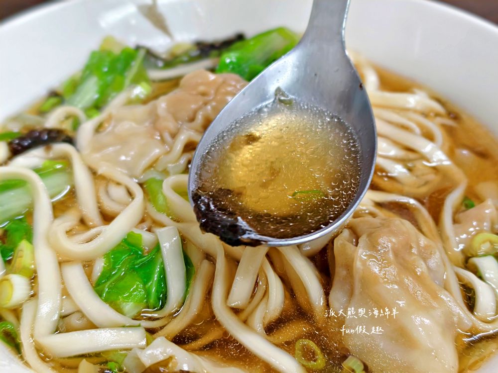 2025添上海點心肉包｜帶派大熊探訪臺中第五市場平價美食，油豆腐細粉超驚艷，還有鮮肉包、鮮竹筍包、鮮奶饅頭、豆沙包等各類點心，從早上吃到中午都可以～