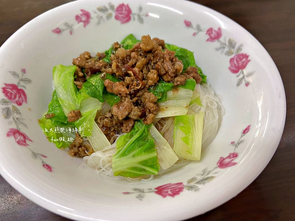 2025添上海點心肉包｜帶派大熊探訪臺中第五市場平價美食，油豆腐細粉超驚艷，還有鮮肉包、鮮竹筍包、鮮奶饅頭、豆沙包等各類點心，從早上吃到中午都可以～