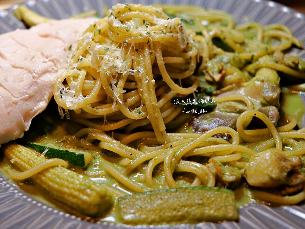 2025蘿勒廚房｜臺中大里約會聚餐首選、平價高品質義式餐館，主打義大利麵、手工披薩、焗烤燉飯等餐點，特別推薦自種紅骨九層塔青醬義大利麵，鮮香回味無窮!!!