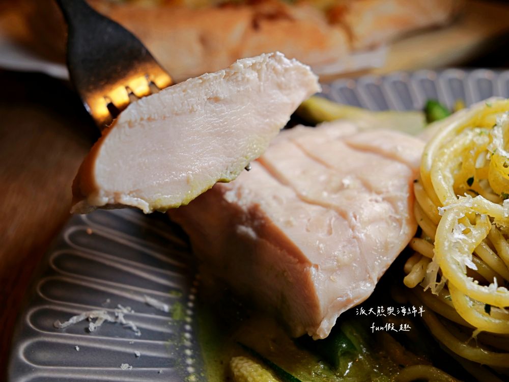 2025蘿勒廚房｜臺中大里約會聚餐首選、平價高品質義式餐館，主打義大利麵、手工披薩、焗烤燉飯等餐點，特別推薦自種紅骨九層塔青醬義大利麵，鮮香回味無窮!!!