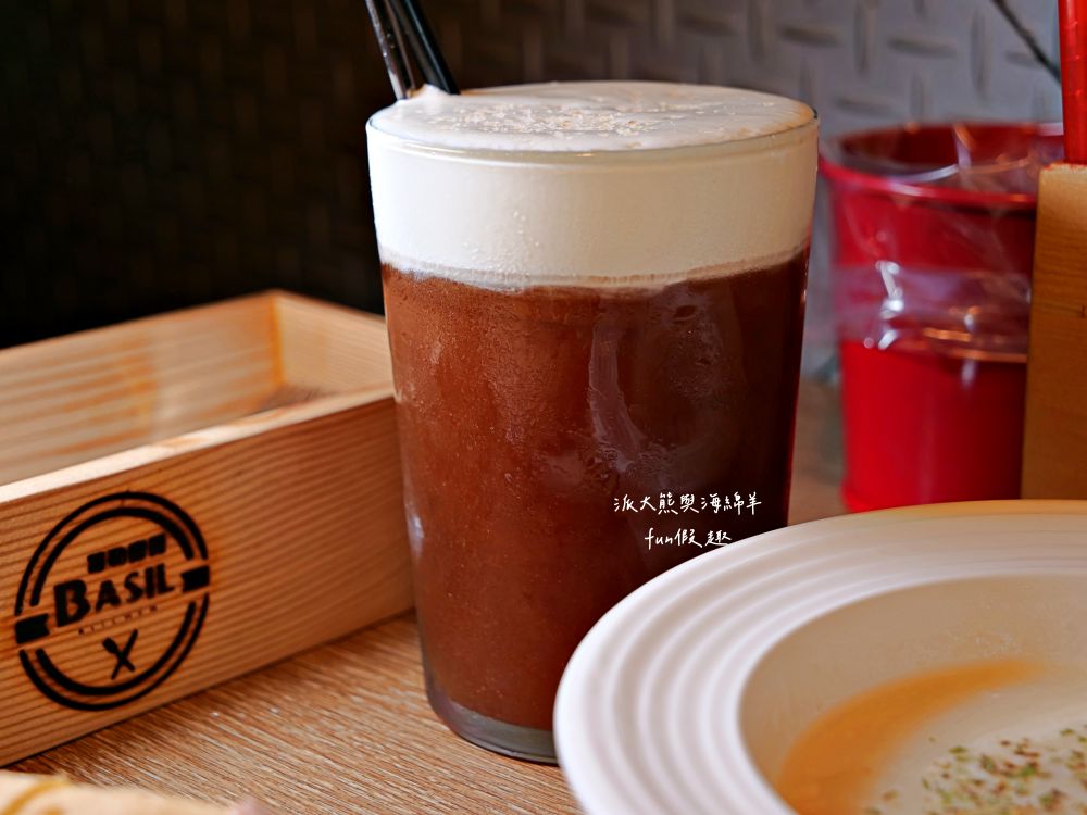 2025蘿勒廚房｜臺中大里約會聚餐首選、平價高品質義式餐館，主打義大利麵、手工披薩、焗烤燉飯等餐點，特別推薦自種紅骨九層塔青醬義大利麵，鮮香回味無窮!!!