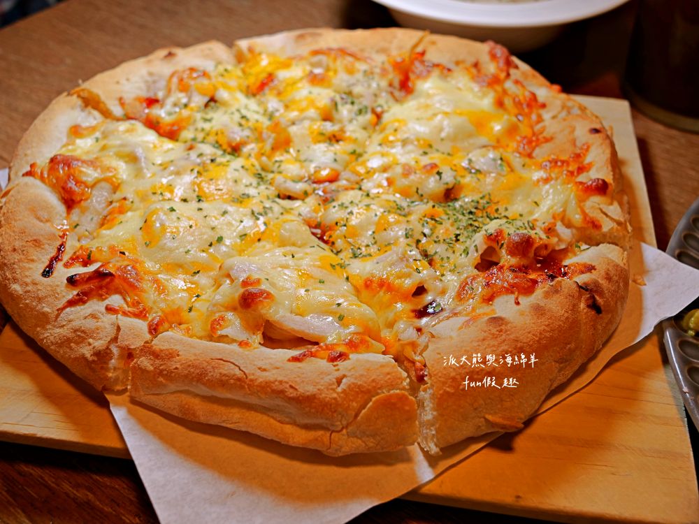 2025蘿勒廚房｜臺中大里約會聚餐首選、平價高品質義式餐館，主打義大利麵、手工披薩、焗烤燉飯等餐點，特別推薦自種紅骨九層塔青醬義大利麵，鮮香回味無窮!!!