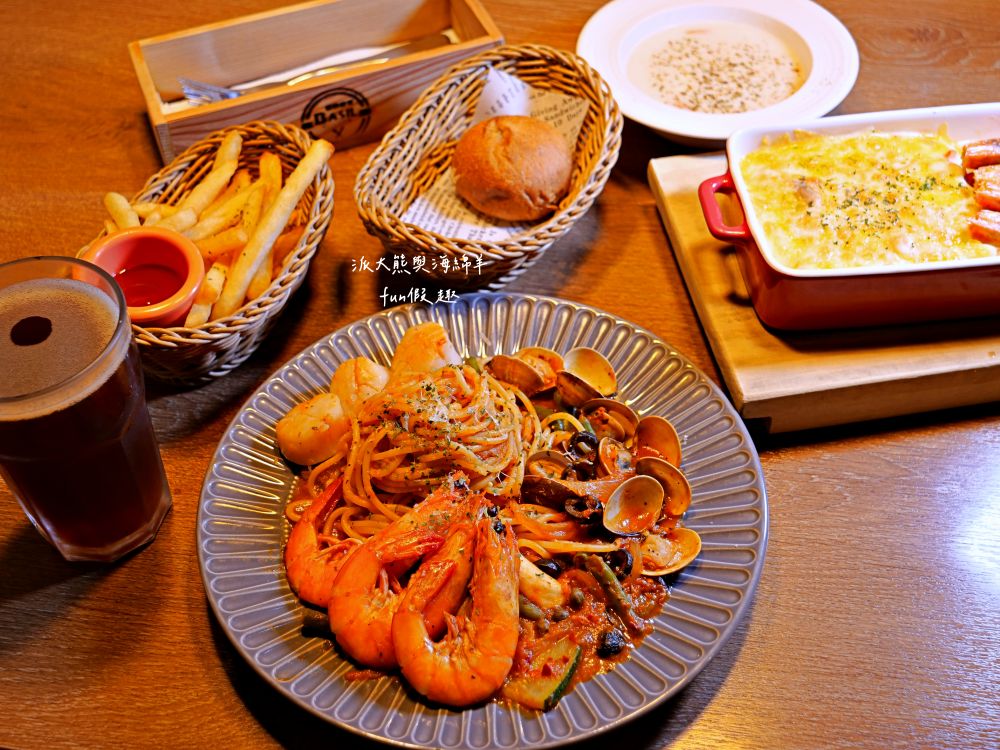 2025蘿勒廚房｜臺中大里約會聚餐首選、平價高品質義式餐館，主打義大利麵、手工披薩、焗烤燉飯等餐點，特別推薦自種紅骨九層塔青醬義大利麵，鮮香回味無窮!!!