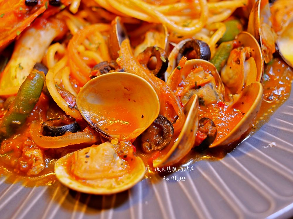 2025蘿勒廚房｜臺中大里約會聚餐首選、平價高品質義式餐館，主打義大利麵、手工披薩、焗烤燉飯等餐點，特別推薦自種紅骨九層塔青醬義大利麵，鮮香回味無窮!!!