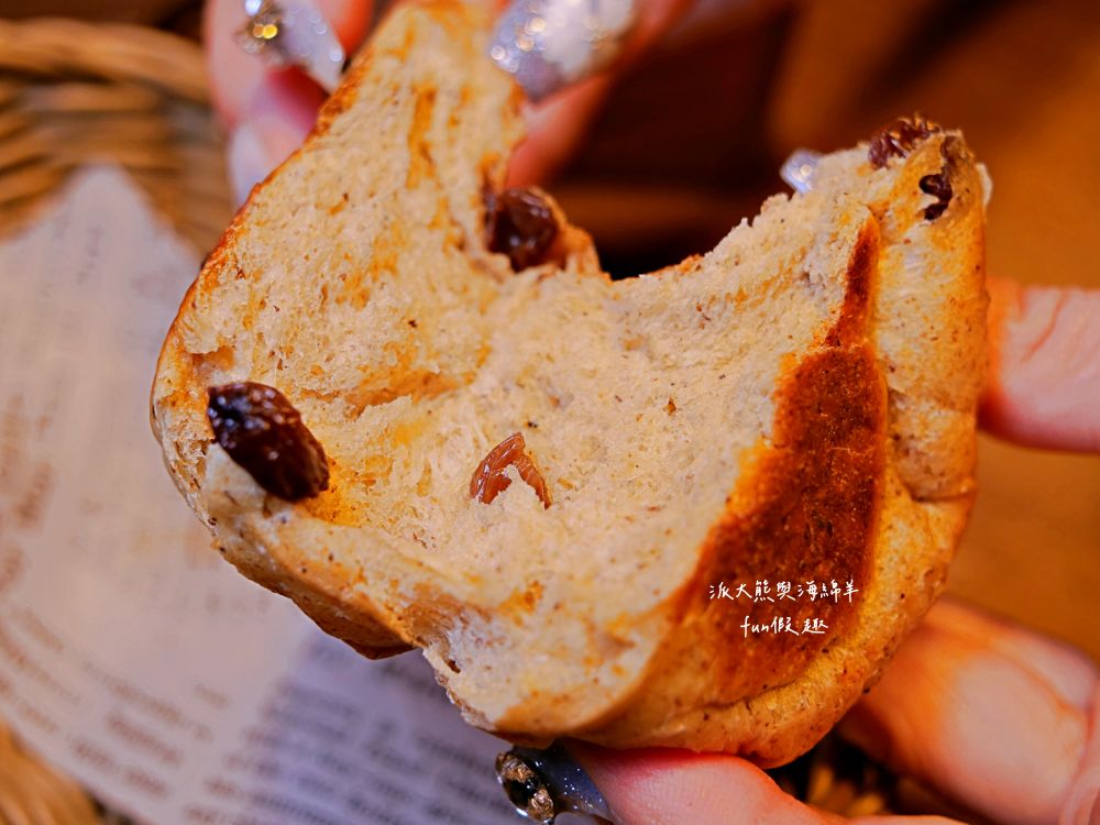 2025蘿勒廚房｜臺中大里約會聚餐首選、平價高品質義式餐館，主打義大利麵、手工披薩、焗烤燉飯等餐點，特別推薦自種紅骨九層塔青醬義大利麵，鮮香回味無窮!!!