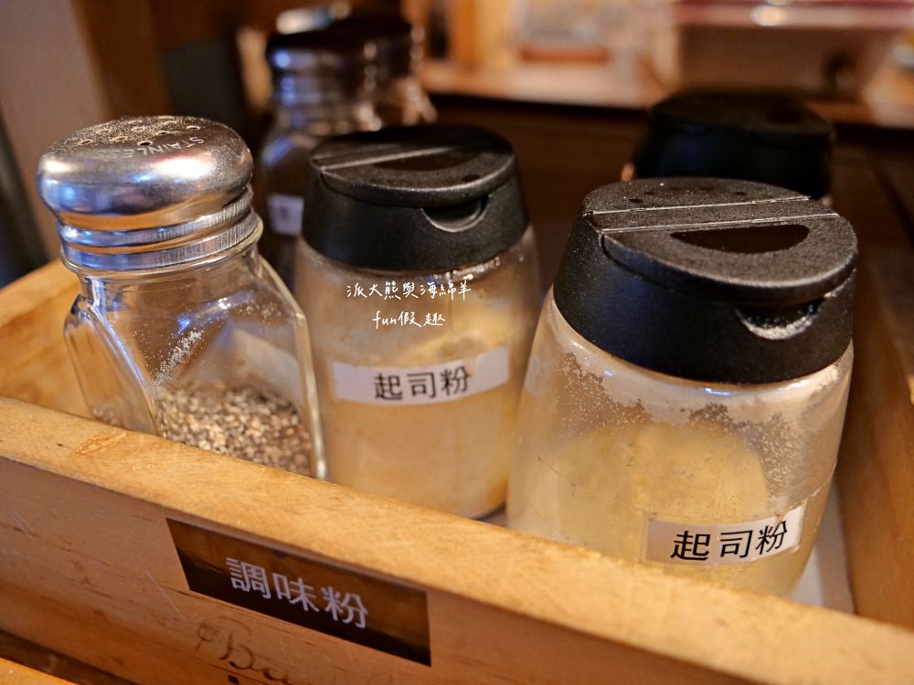 2025蘿勒廚房｜臺中大里約會聚餐首選、平價高品質義式餐館，主打義大利麵、手工披薩、焗烤燉飯等餐點，特別推薦自種紅骨九層塔青醬義大利麵，鮮香回味無窮!!!