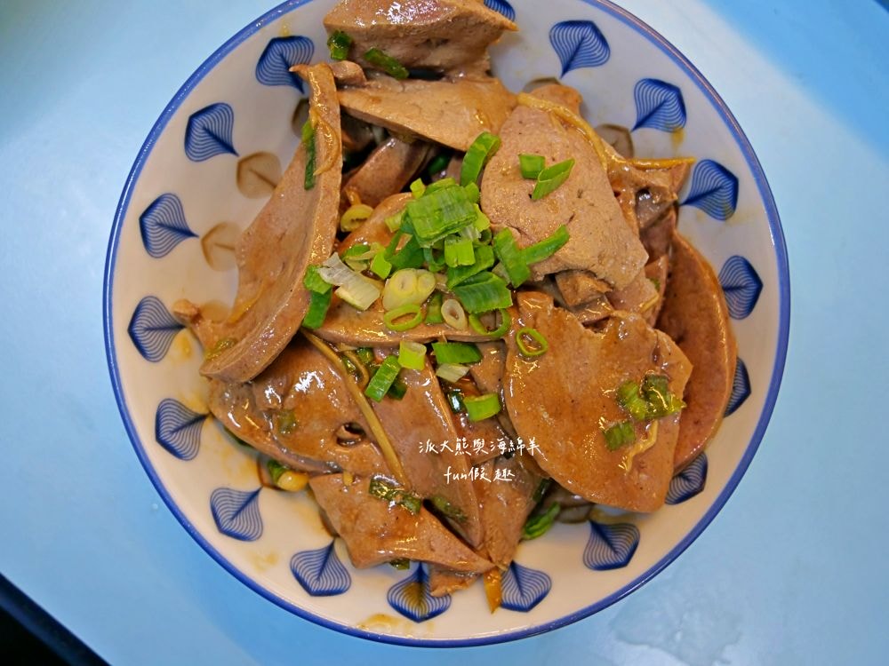 2025辣廚食堂｜南投市公所旁的秘密餐車食堂！必點鮮蚵蓋飯、浮誇海鮮麵及小卷米粉，餐點不僅高CP值，每口更能感受滿滿海鮮自由，海鮮控必訪！