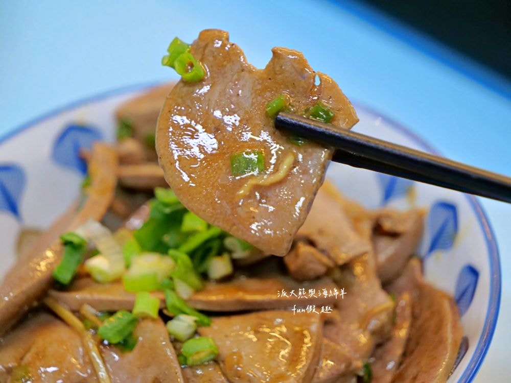 2025辣廚食堂｜南投市公所旁的秘密餐車食堂！必點鮮蚵蓋飯、浮誇海鮮麵及小卷米粉，餐點不僅高CP值，每口更能感受滿滿海鮮自由，海鮮控必訪！