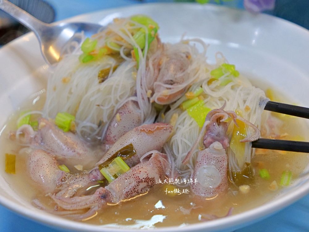 2025辣廚食堂｜南投市公所旁的秘密餐車食堂！必點鮮蚵蓋飯、浮誇海鮮麵及小卷米粉，餐點不僅高CP值，每口更能感受滿滿海鮮自由，海鮮控必訪！