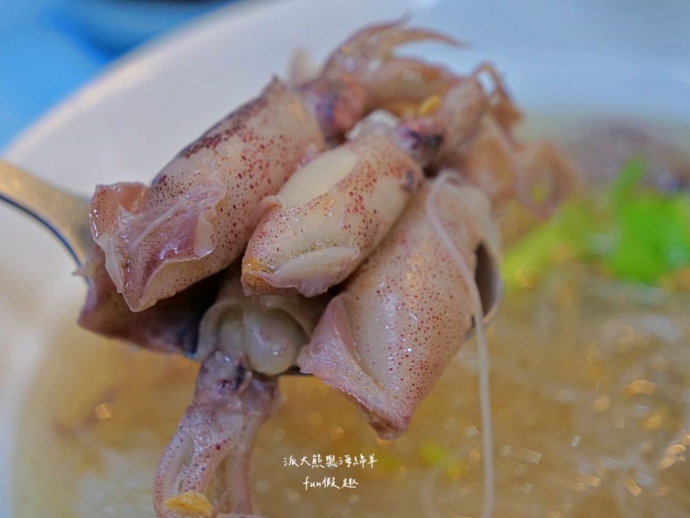 2025辣廚食堂｜南投市公所旁的秘密餐車食堂！必點鮮蚵蓋飯、浮誇海鮮麵及小卷米粉，餐點不僅高CP值，每口更能感受滿滿海鮮自由，海鮮控必訪！