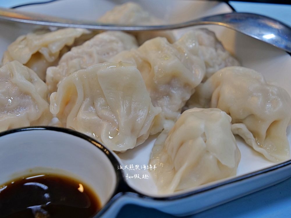 2025辣廚食堂｜南投市公所旁的秘密餐車食堂！必點鮮蚵蓋飯、浮誇海鮮麵及小卷米粉，餐點不僅高CP值，每口更能感受滿滿海鮮自由，海鮮控必訪！