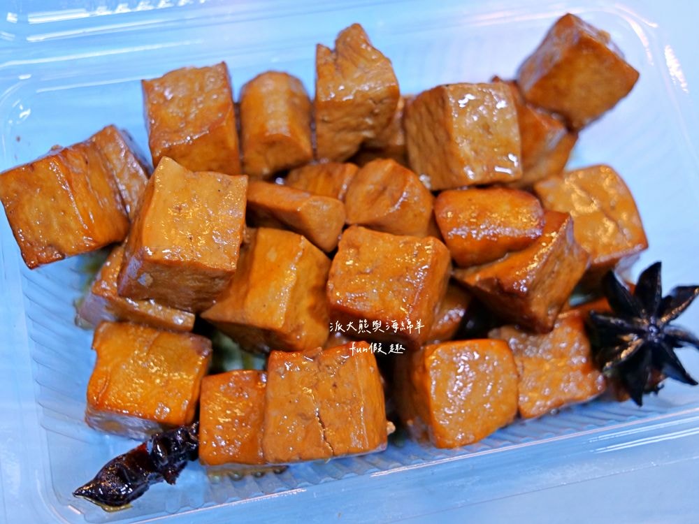 2025辣廚食堂｜南投市公所旁的秘密餐車食堂！必點鮮蚵蓋飯、浮誇海鮮麵及小卷米粉，餐點不僅高CP值，每口更能感受滿滿海鮮自由，海鮮控必訪！