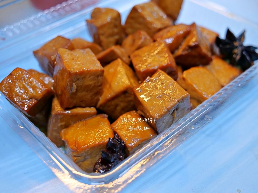 2025辣廚食堂｜南投市公所旁的秘密餐車食堂！必點鮮蚵蓋飯、浮誇海鮮麵及小卷米粉，餐點不僅高CP值，每口更能感受滿滿海鮮自由，海鮮控必訪！