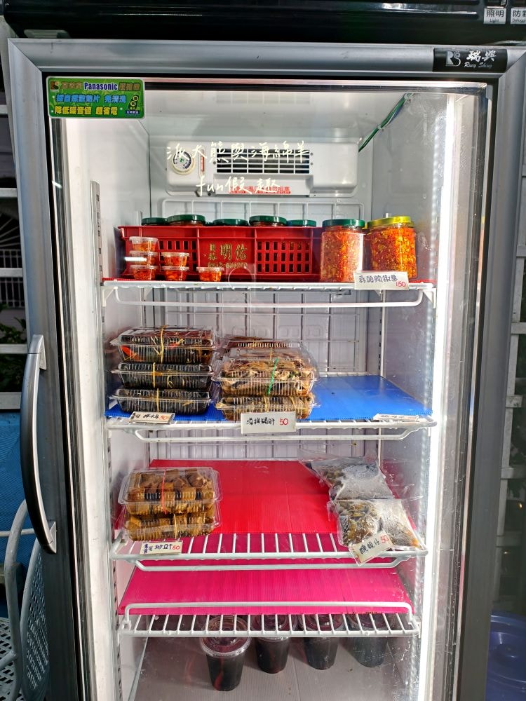 2025辣廚食堂｜南投市公所旁的秘密餐車食堂！必點鮮蚵蓋飯、浮誇海鮮麵及小卷米粉，餐點不僅高CP值，每口更能感受滿滿海鮮自由，海鮮控必訪！