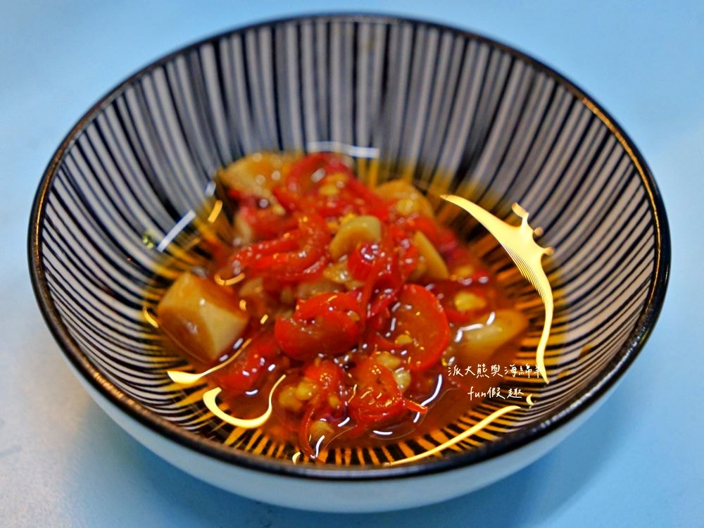 2025辣廚食堂｜南投市公所旁的秘密餐車食堂！必點鮮蚵蓋飯、浮誇海鮮麵及小卷米粉，餐點不僅高CP值，每口更能感受滿滿海鮮自由，海鮮控必訪！