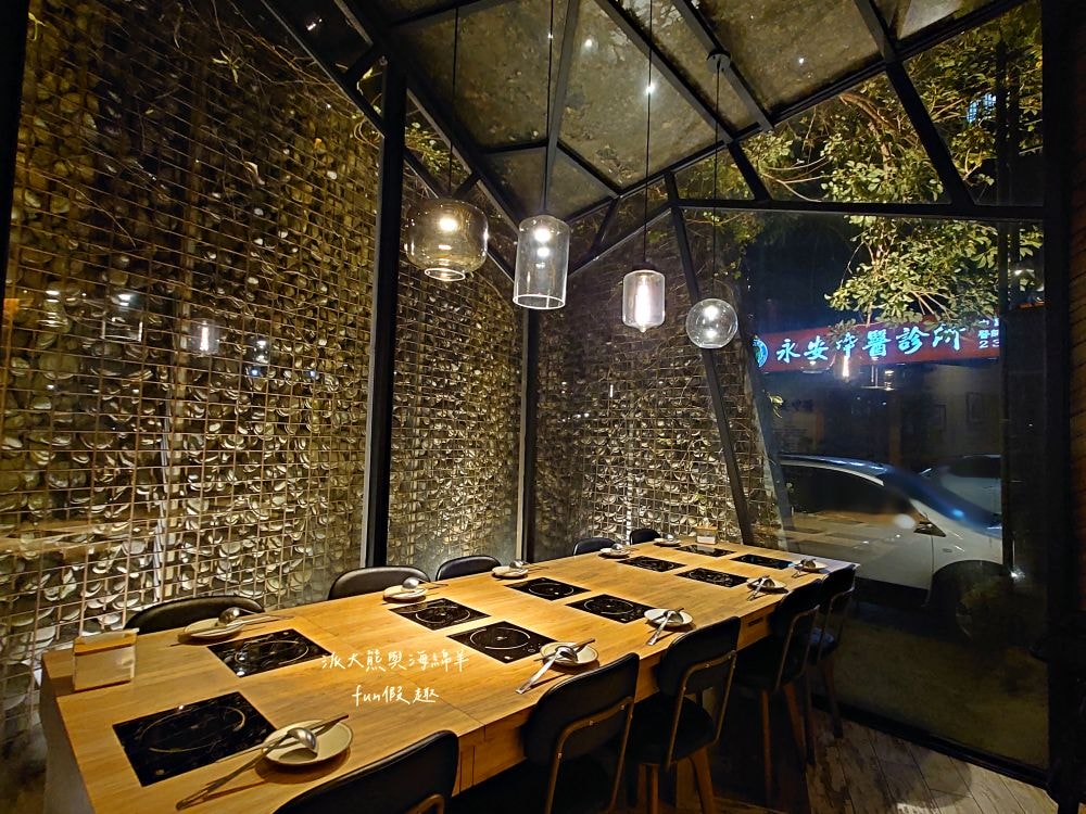 青玖鍋物｜高質感森林風鍋物餐廳，多款獨特湯底與新鮮頂級食材引爆味蕾，草屯聚餐好去處，回訪率百分百！（湯底推薦馬來西亞胡椒白湯&越南清燉牛肉湯；肉品推薦安格斯無骨牛小排&西班牙伊比利豬）～113.1開幕