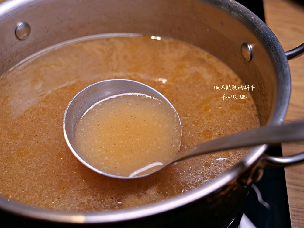 青玖鍋物｜高質感森林風鍋物餐廳，多款獨特湯底與新鮮頂級食材引爆味蕾，草屯聚餐好去處，回訪率百分百！（湯底推薦馬來西亞胡椒白湯&越南清燉牛肉湯；肉品推薦安格斯無骨牛小排&西班牙伊比利豬）～113.1開幕