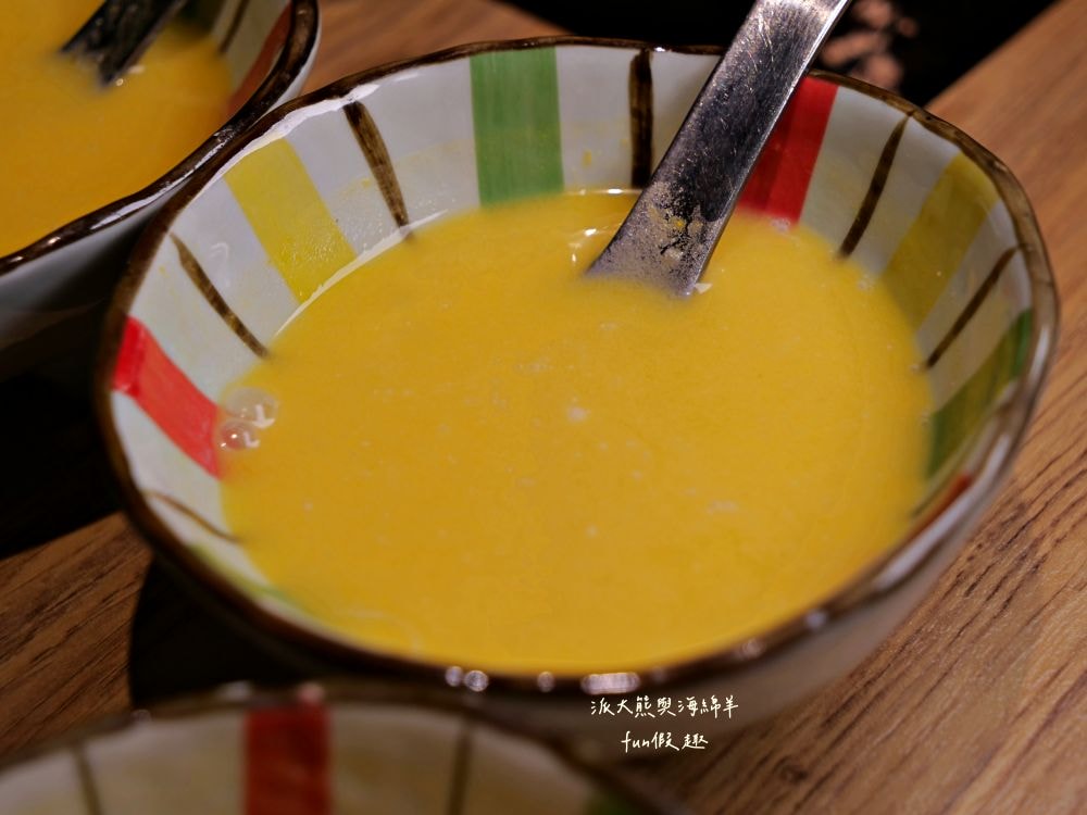 青玖鍋物｜高質感森林風鍋物餐廳，多款獨特湯底與新鮮頂級食材引爆味蕾，草屯聚餐好去處，回訪率百分百！（湯底推薦馬來西亞胡椒白湯&越南清燉牛肉湯；肉品推薦安格斯無骨牛小排&西班牙伊比利豬）～113.1開幕