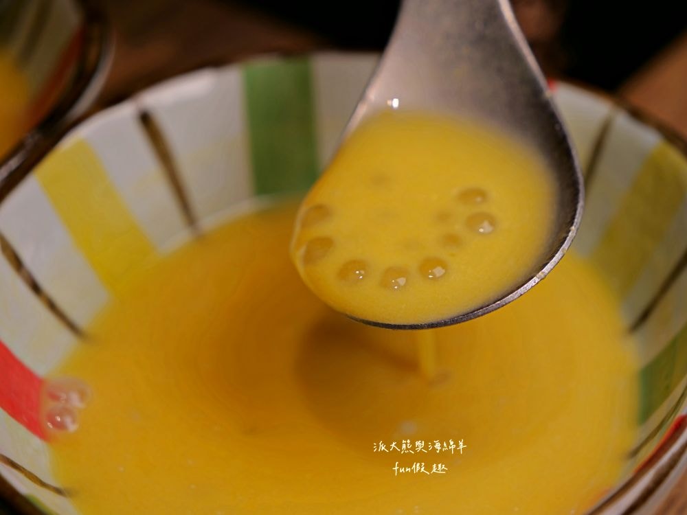 青玖鍋物｜高質感森林風鍋物餐廳，多款獨特湯底與新鮮頂級食材引爆味蕾，草屯聚餐好去處，回訪率百分百！（湯底推薦馬來西亞胡椒白湯&越南清燉牛肉湯；肉品推薦安格斯無骨牛小排&西班牙伊比利豬）～113.1開幕