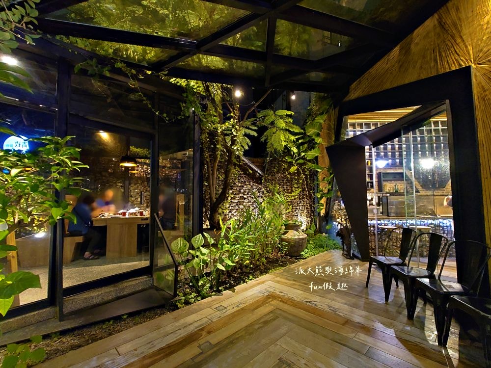 青玖鍋物｜高質感森林風鍋物餐廳，多款獨特湯底與新鮮頂級食材引爆味蕾，草屯聚餐好去處，回訪率百分百！（湯底推薦馬來西亞胡椒白湯&越南清燉牛肉湯；肉品推薦安格斯無骨牛小排&西班牙伊比利豬）～113.1開幕