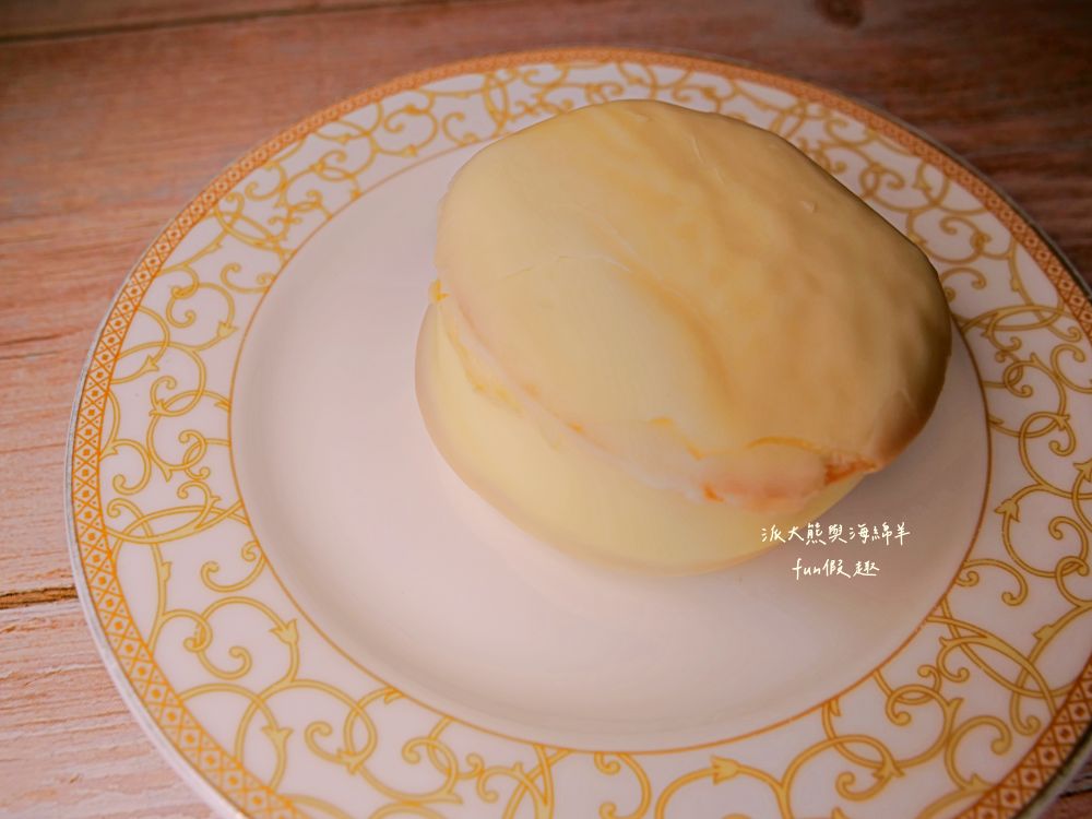 2025全家minimore甜點系列連載︱秉持「小小一口」甜點，就能獲得「大大幸福」滿足感，為煩悶無趣日常，點亮小確幸食光!!!鮮乳脆皮泡芙、熊抱哥草莓風味泡芙、焦糖烤布蕾塔、LOTTE生巧克力派-白巧克力口味、布丁夾心蛋糕、阿薩姆QQ蛋糕捲、經典雙色小泡芙、開心果貝殼夾心（未來持續更新）～