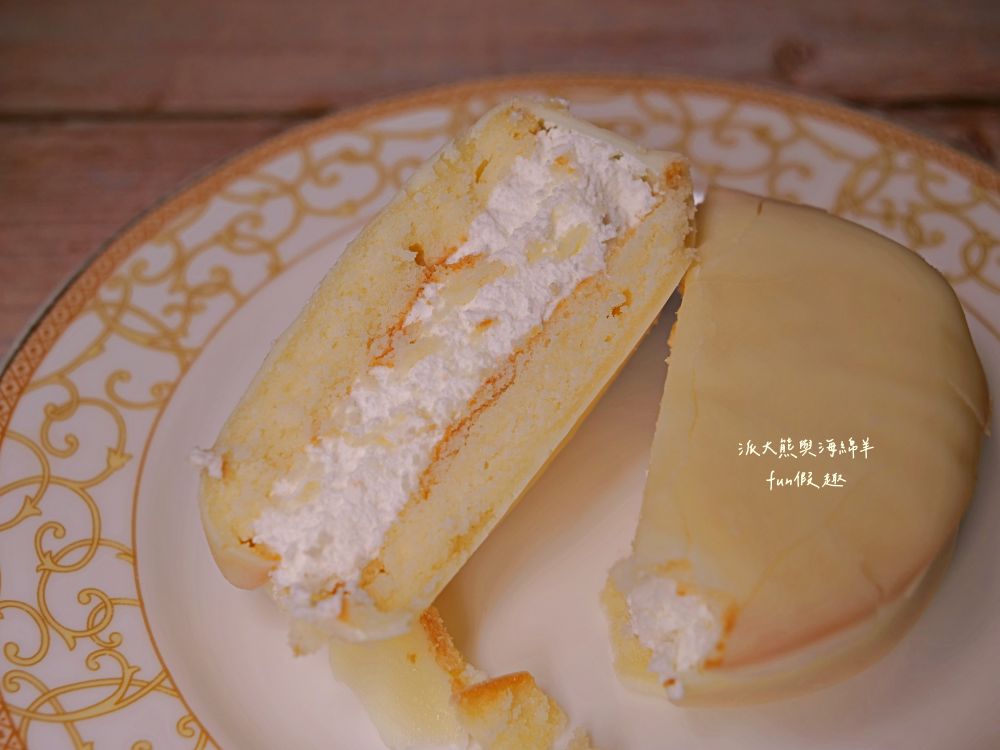 2025全家minimore甜點系列連載︱秉持「小小一口」甜點，就能獲得「大大幸福」滿足感，為煩悶無趣日常，點亮小確幸食光!!!鮮乳脆皮泡芙、熊抱哥草莓風味泡芙、焦糖烤布蕾塔、LOTTE生巧克力派-白巧克力口味、布丁夾心蛋糕、阿薩姆QQ蛋糕捲、經典雙色小泡芙、開心果貝殼夾心（未來持續更新）～