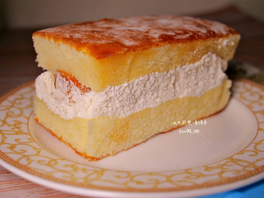 2025全家minimore甜點系列連載︱秉持「小小一口」甜點，就能獲得「大大幸福」滿足感，為煩悶無趣日常，點亮小確幸食光!!!鮮乳脆皮泡芙、熊抱哥草莓風味泡芙、焦糖烤布蕾塔、LOTTE生巧克力派-白巧克力口味、布丁夾心蛋糕、阿薩姆QQ蛋糕捲、經典雙色小泡芙、開心果貝殼夾心（未來持續更新）～